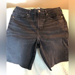 New without tags!! High rise vintage Bermuda shorts!! Faded black denim. Raw hem